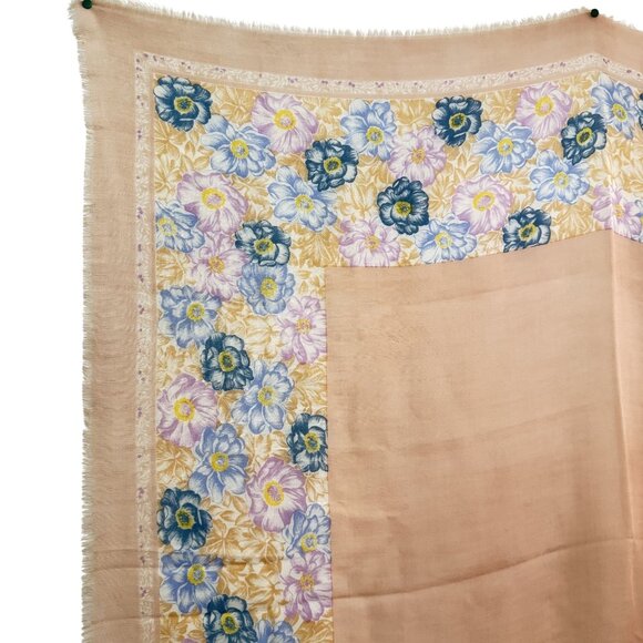 Vintage Echo Women's 100% Pure Wool Light Pink Floral Knit Wide Scarf 49" x 47" - Picture 2 of 7